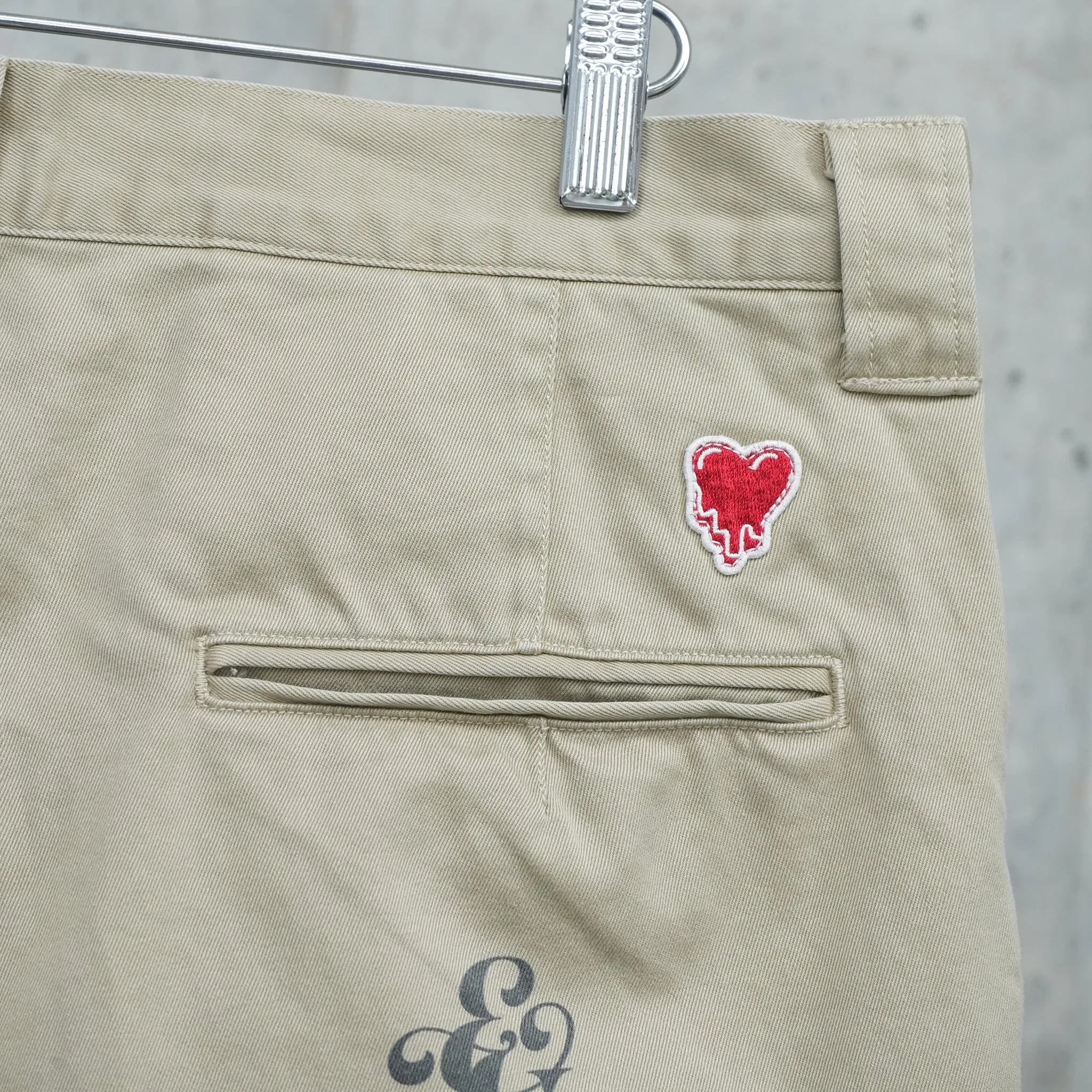 GUARD UR HEART CHINO / BEIGE