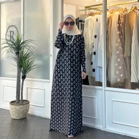 Lady Dewi Pleated Jubah in Black