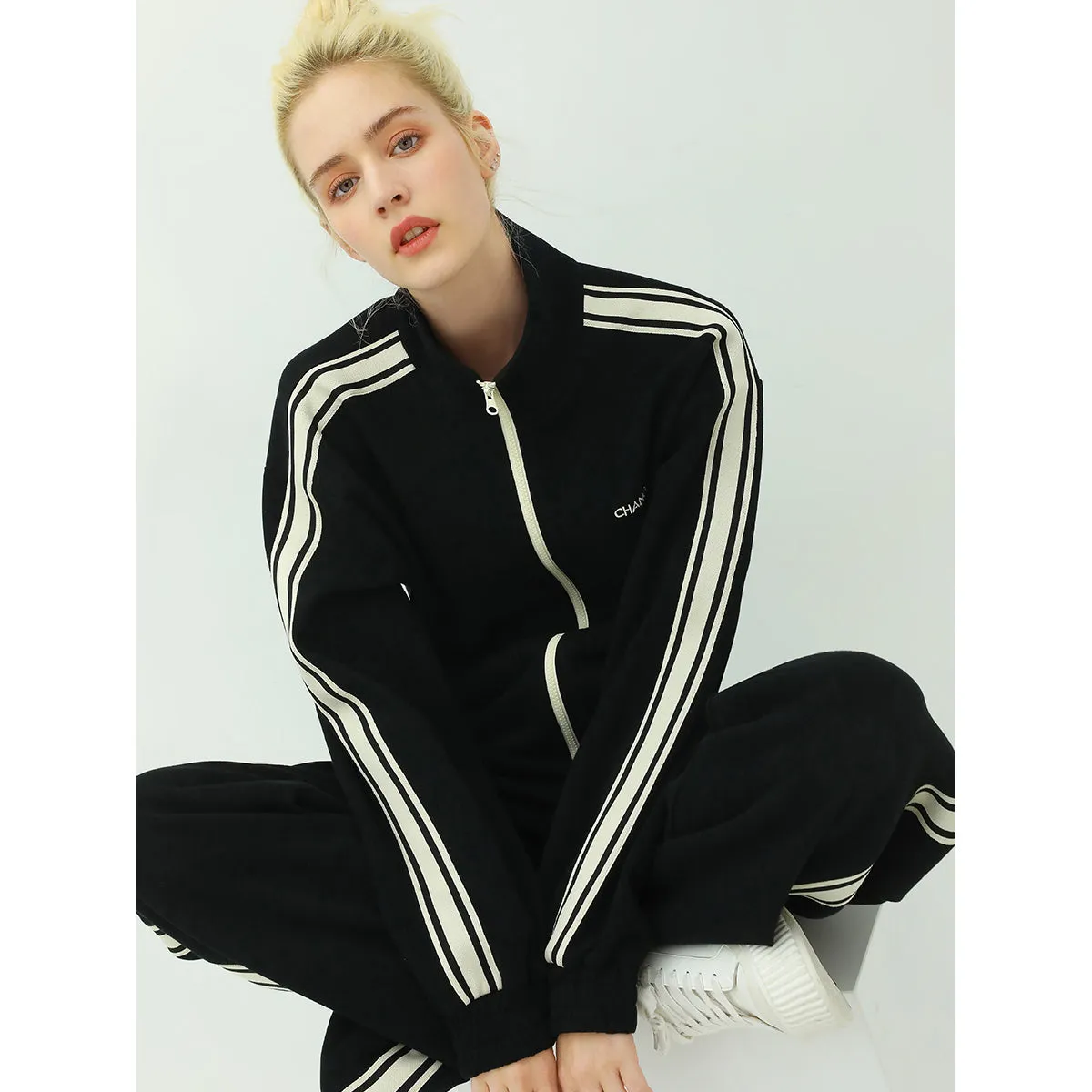 Performance Contrast Striped Running Jacket