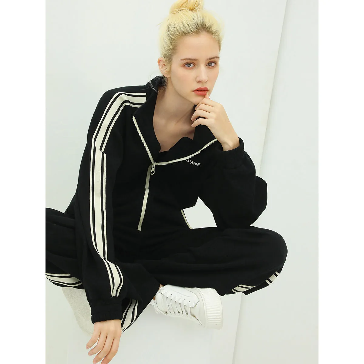 Performance Contrast Striped Running Jacket